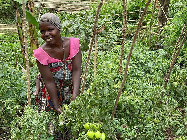 Mid image RCRA Uganda kitchen garden
